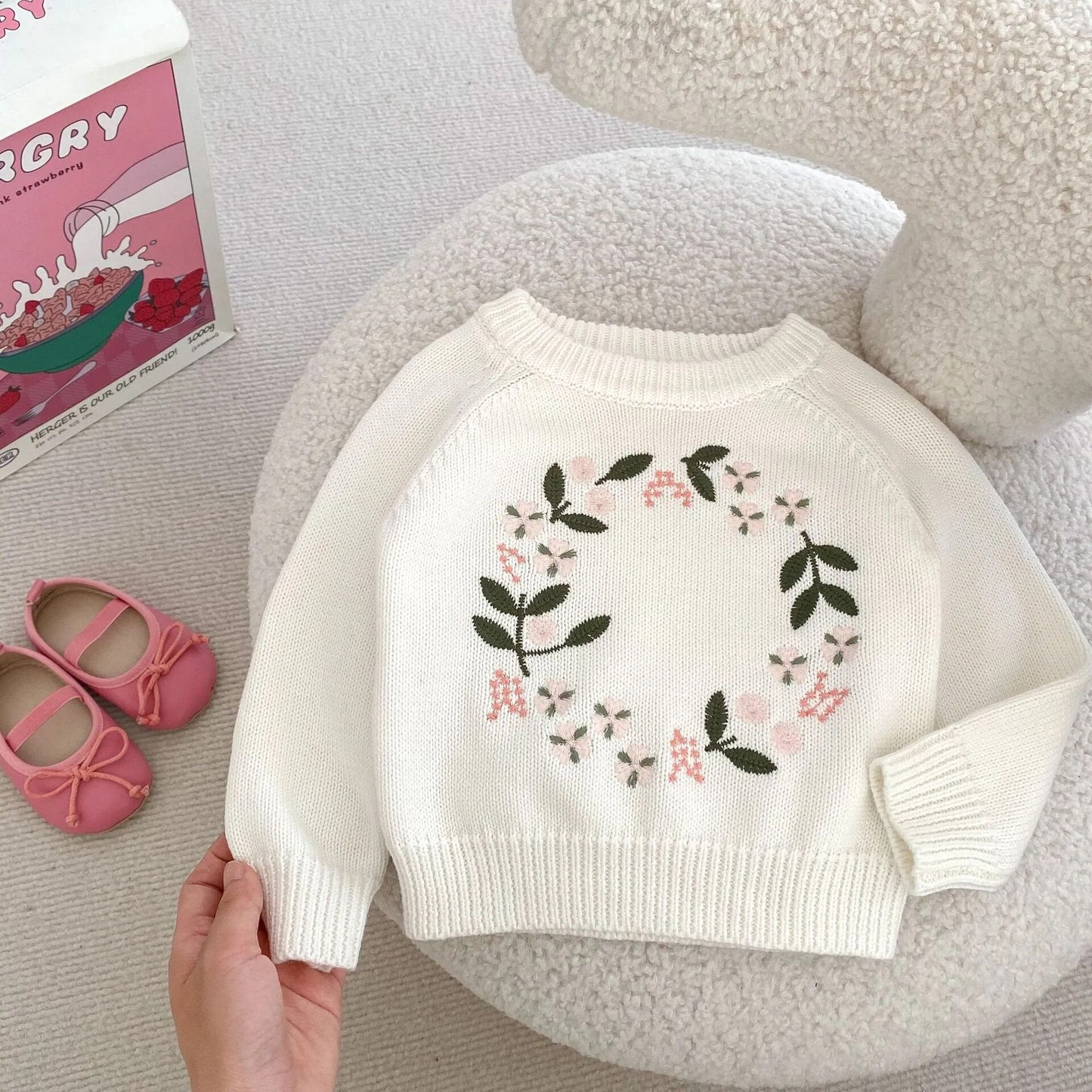 Round Neck Flower Embroidery Pullovers